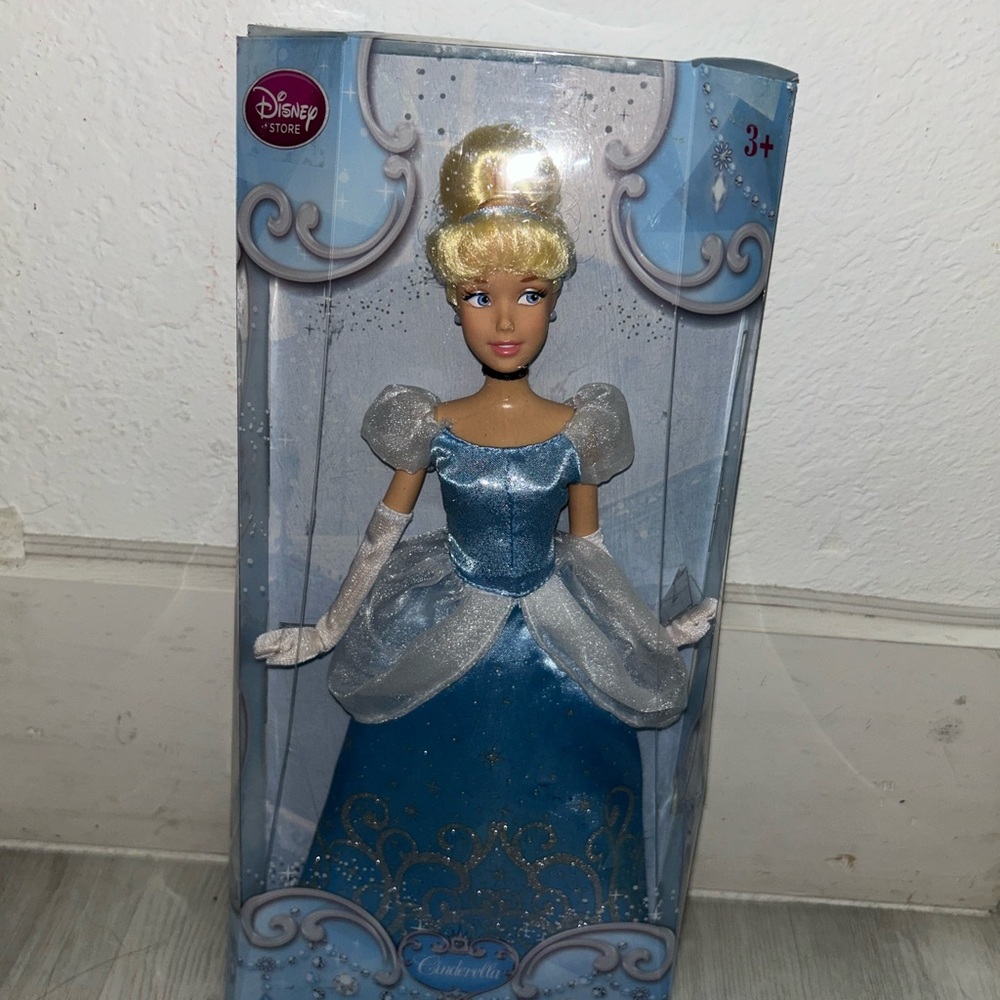 Disney Poseable Classic Cinderella Doll White and Blue Limited Edition